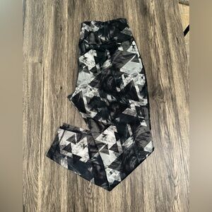 Athletic Works Black and Gray Geometric Leggings